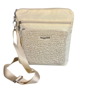Women's Baggallini Modern Pocket Crossbody Bag Light Beige with Faux Shearling